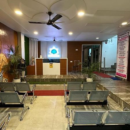 ורנאסי Hotel Aparajita מראה חיצוני תמונה
