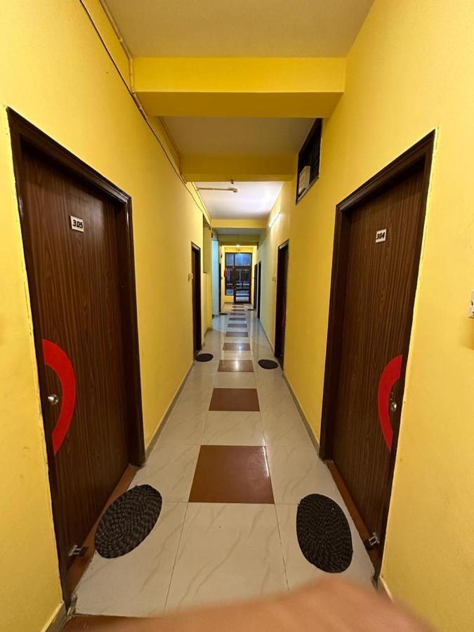 ורנאסי Hotel Aparajita מראה חיצוני תמונה
