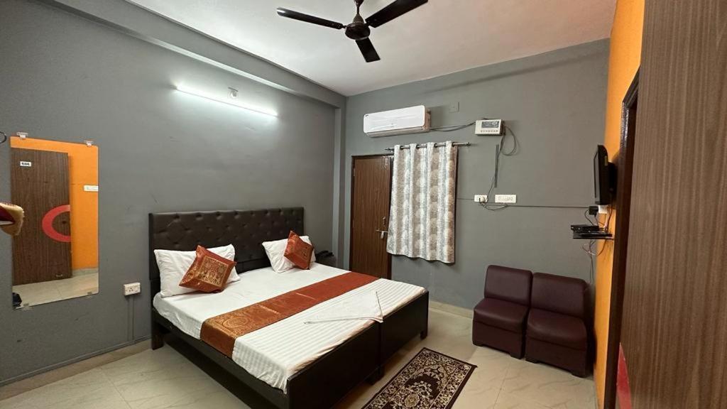 ורנאסי Hotel Aparajita מראה חיצוני תמונה