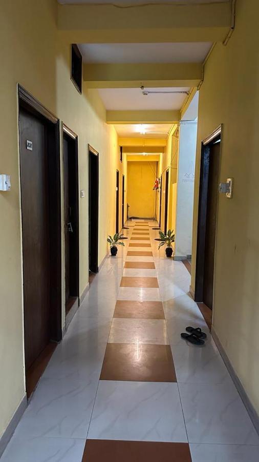 ורנאסי Hotel Aparajita מראה חיצוני תמונה