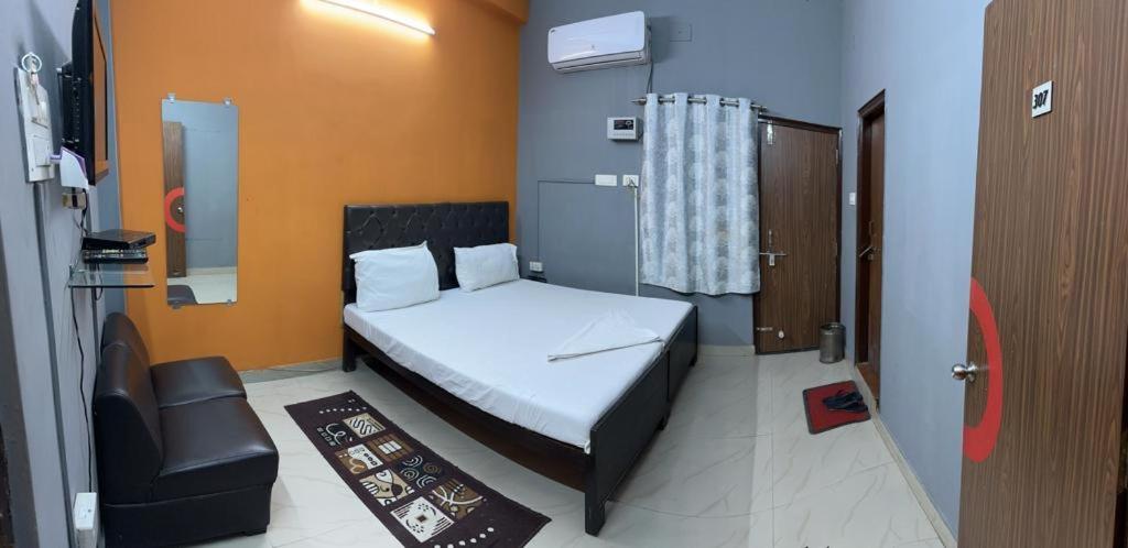 ורנאסי Hotel Aparajita מראה חיצוני תמונה
