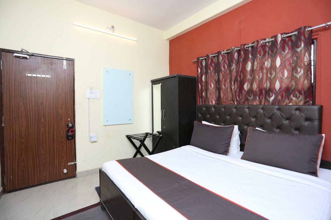ורנאסי Hotel Aparajita מראה חיצוני תמונה