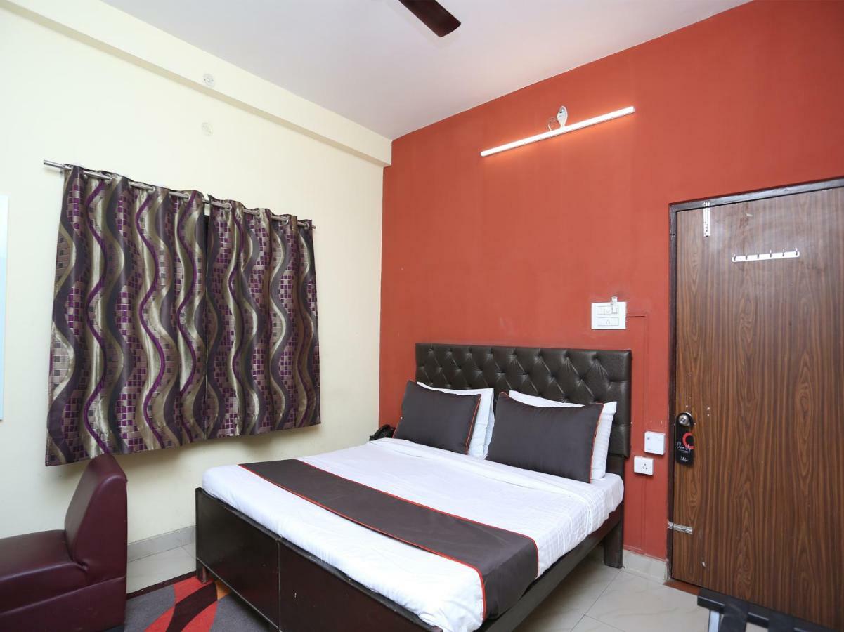 ורנאסי Hotel Aparajita מראה חיצוני תמונה