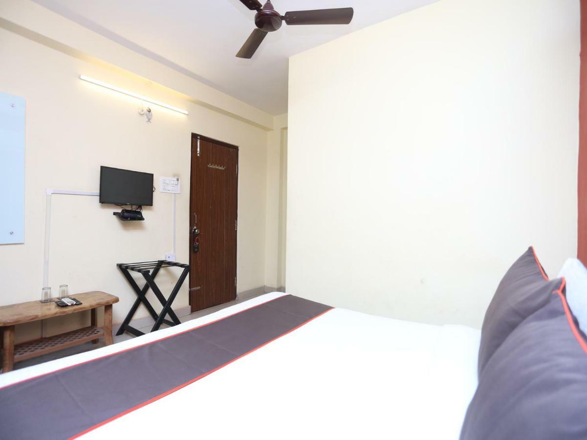 ורנאסי Hotel Aparajita מראה חיצוני תמונה