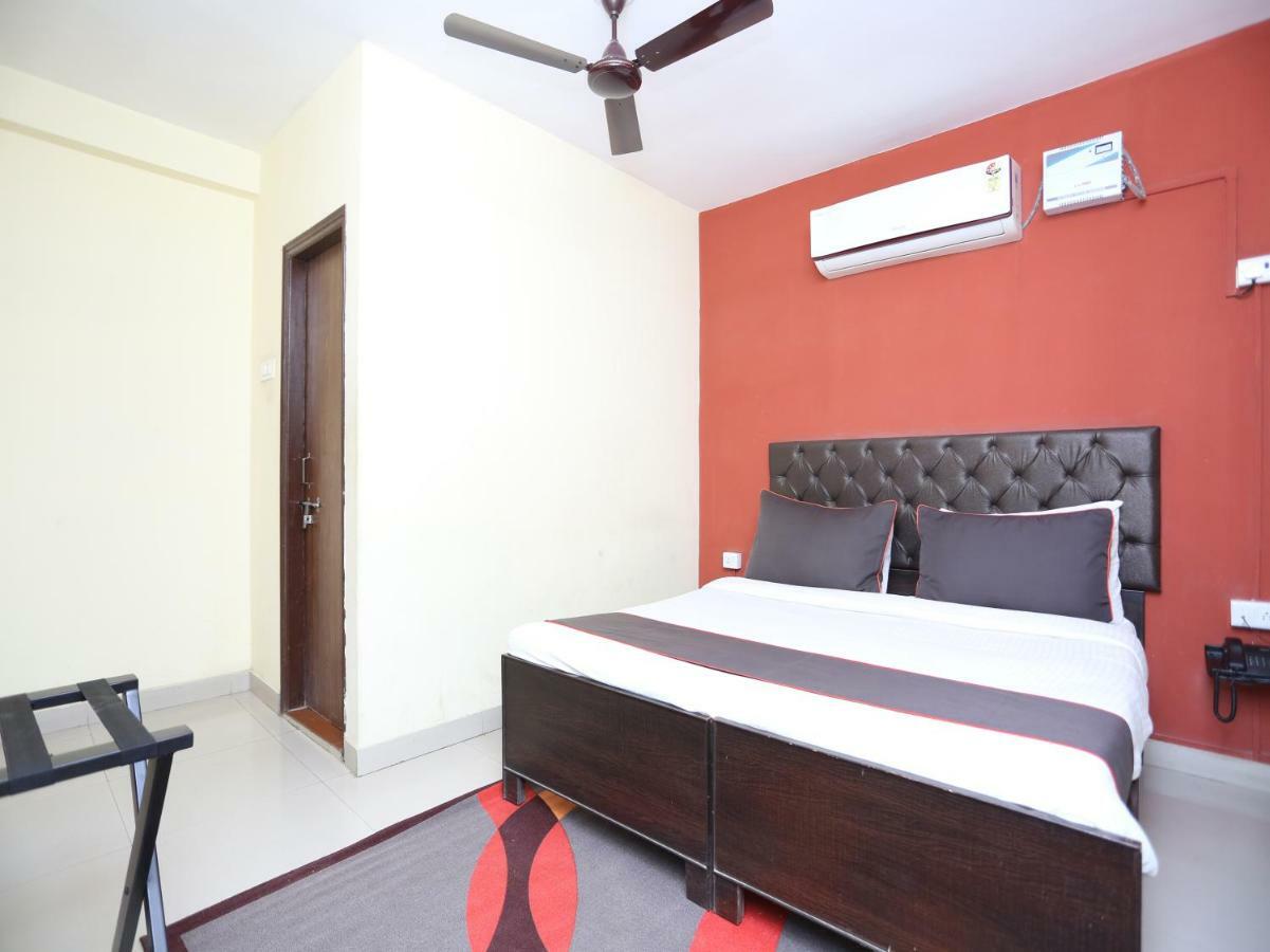 ורנאסי Hotel Aparajita מראה חיצוני תמונה